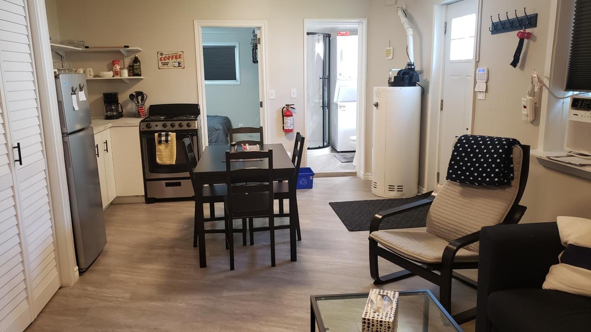 Cozy Home On A Quiet Street Minutes To Dt קינגסטון מראה חיצוני תמונה
