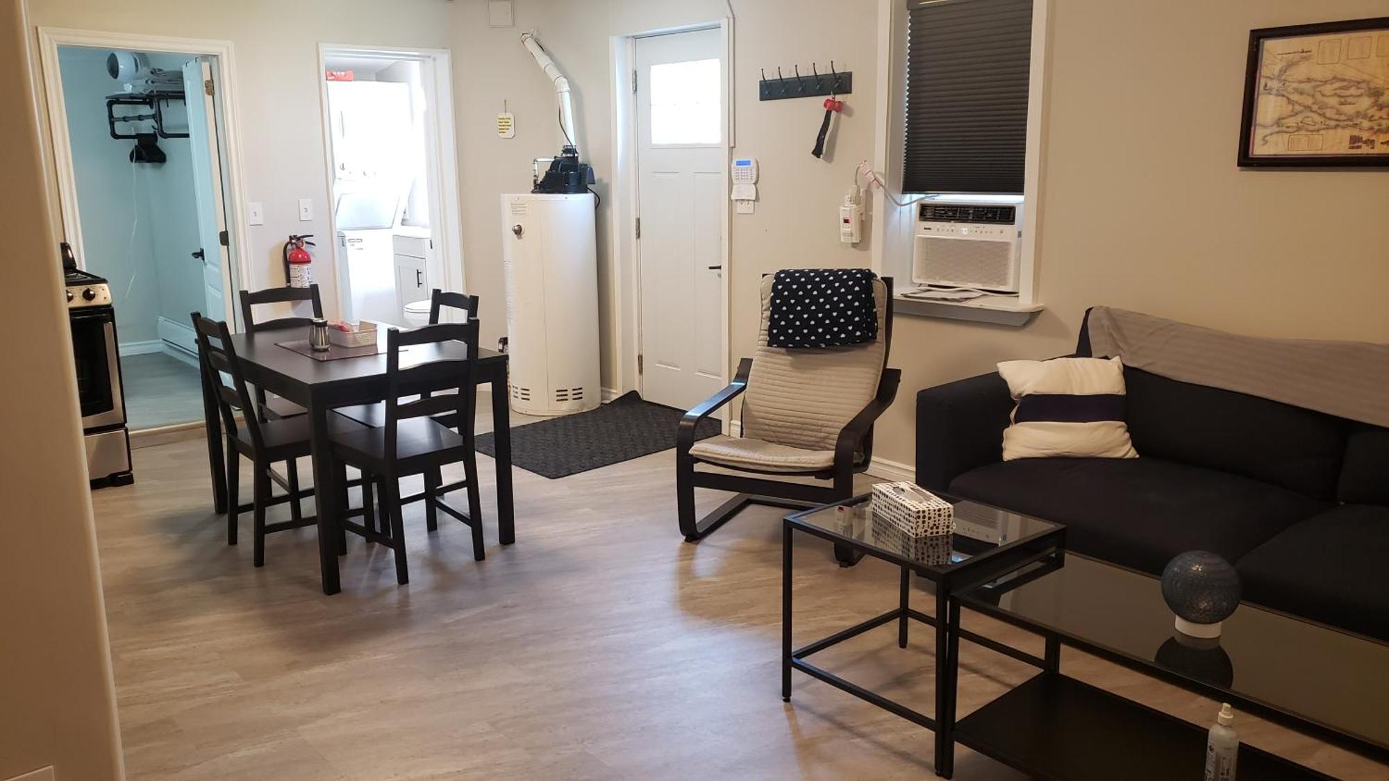 Cozy Home On A Quiet Street Minutes To Dt קינגסטון מראה חיצוני תמונה